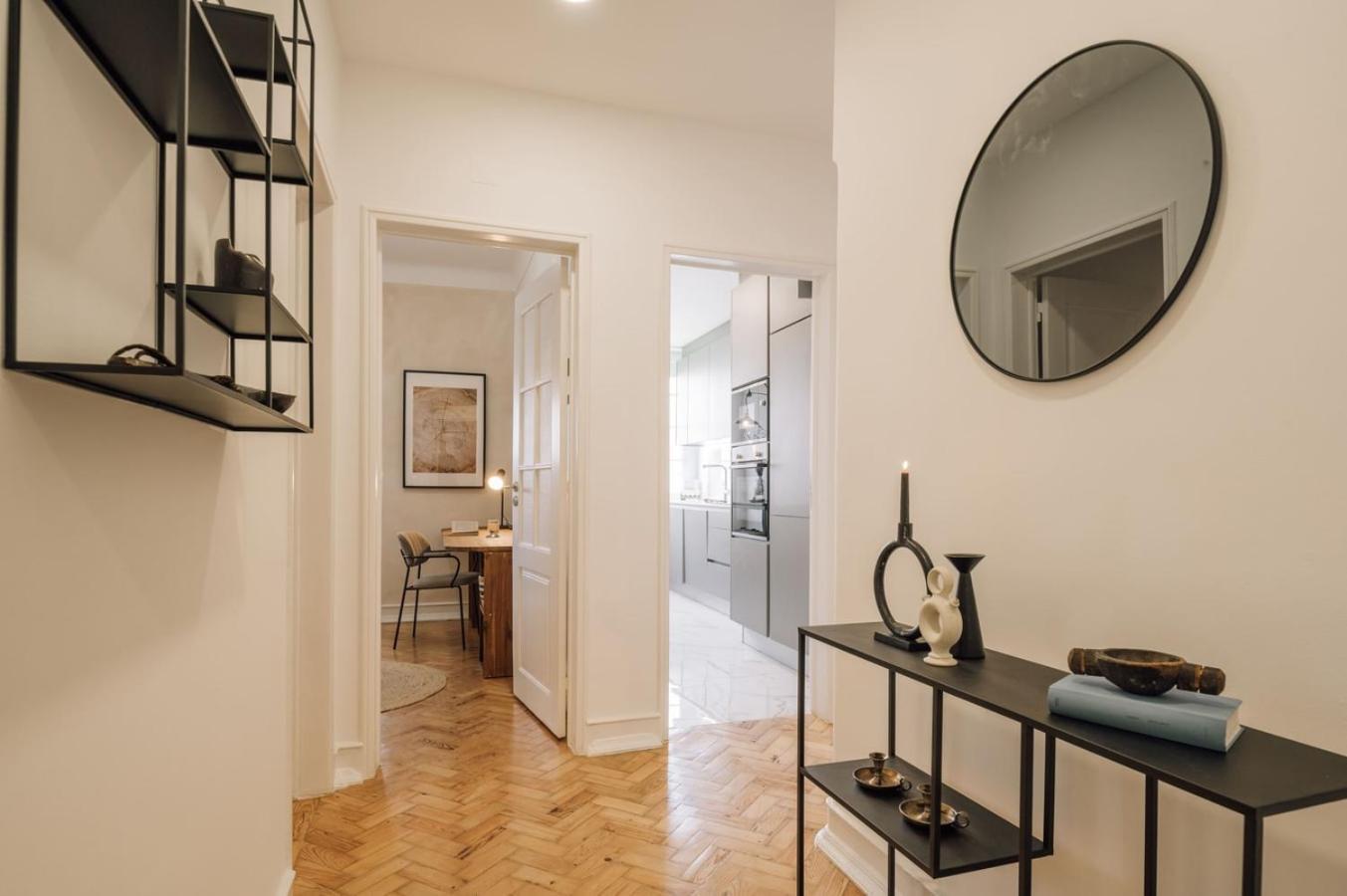 Badet - 3 Bedrooms, Office And Terrace In Alvalade Lissabon